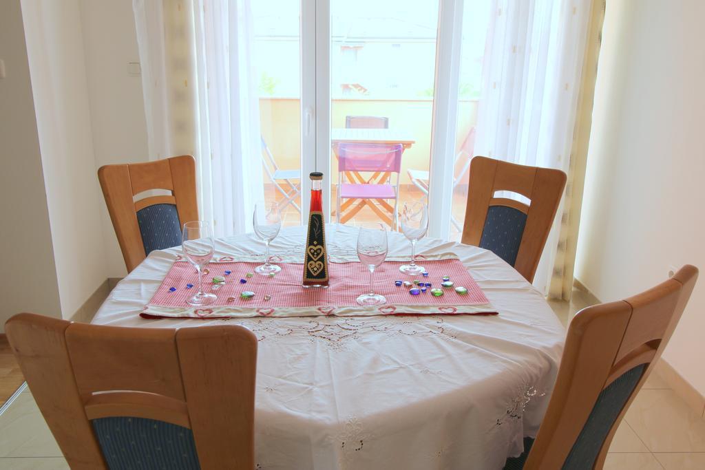 Apartment Luzia Баньоле Екстериор снимка