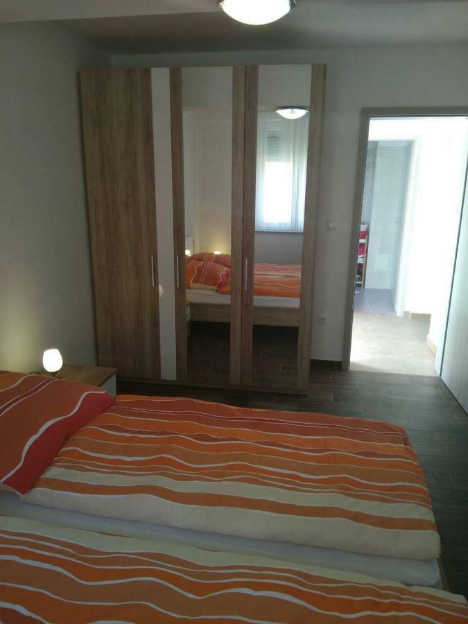 Apartment Luzia Баньоле Екстериор снимка